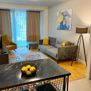 Aparthotel The Y